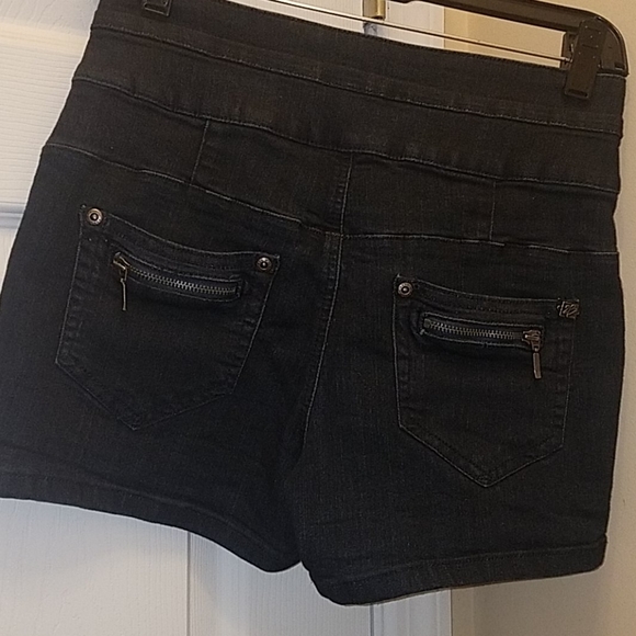 Shorts - Picture 3 of 4